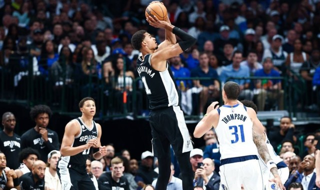 恐怖！文班40+15一战打爆两状元 弗拉格撞上新秀墙