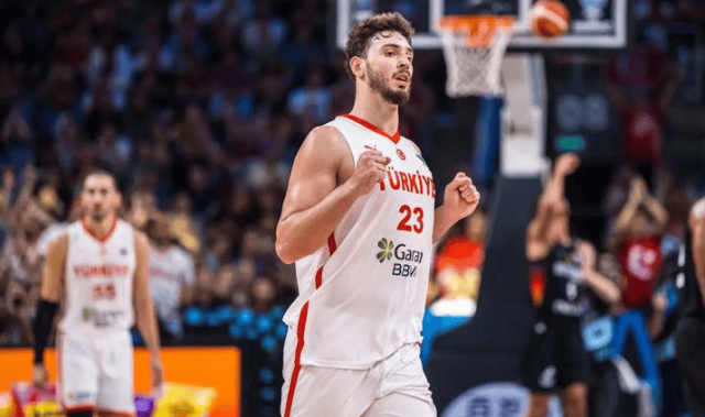 欧冠淘汰赛前，轮换深度正在拉开开云差距