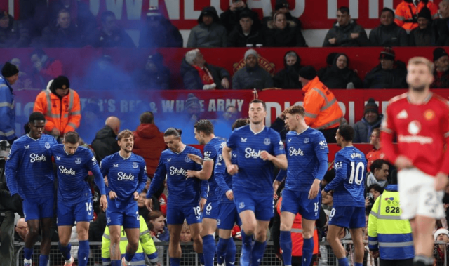 0-1爆冷！2-2绝平！疯狂一夜，曼联倒下，萨索洛险平，吉达联合爆冷