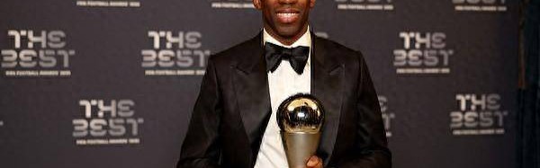 包揽世界足球先生和金球奖，登贝莱是当之无愧的2025年足坛第一人