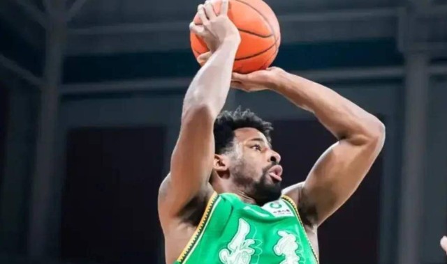 德甲篮板王加盟，辽篮外援离队第一人浮现，功能重叠，性价比低！