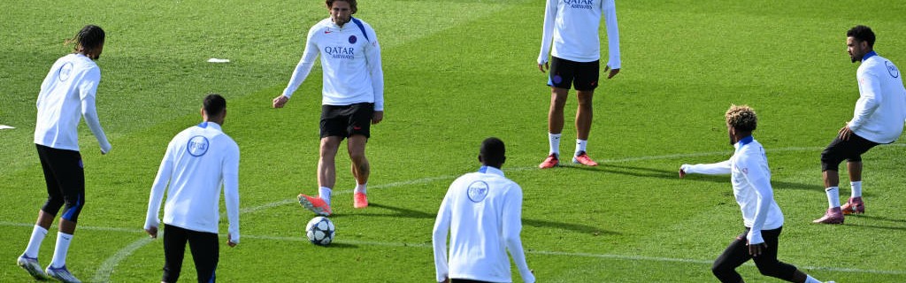 两个金球奖得主？法甲官方晒登贝莱、小罗合照：巴黎的10号传承